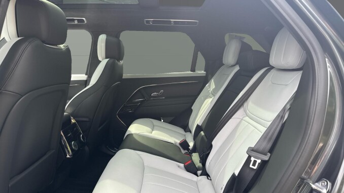 Land Rover Range Rover Sport 3.0 D300 Autobiography 5dr Auto Diesel Estate - Image 4